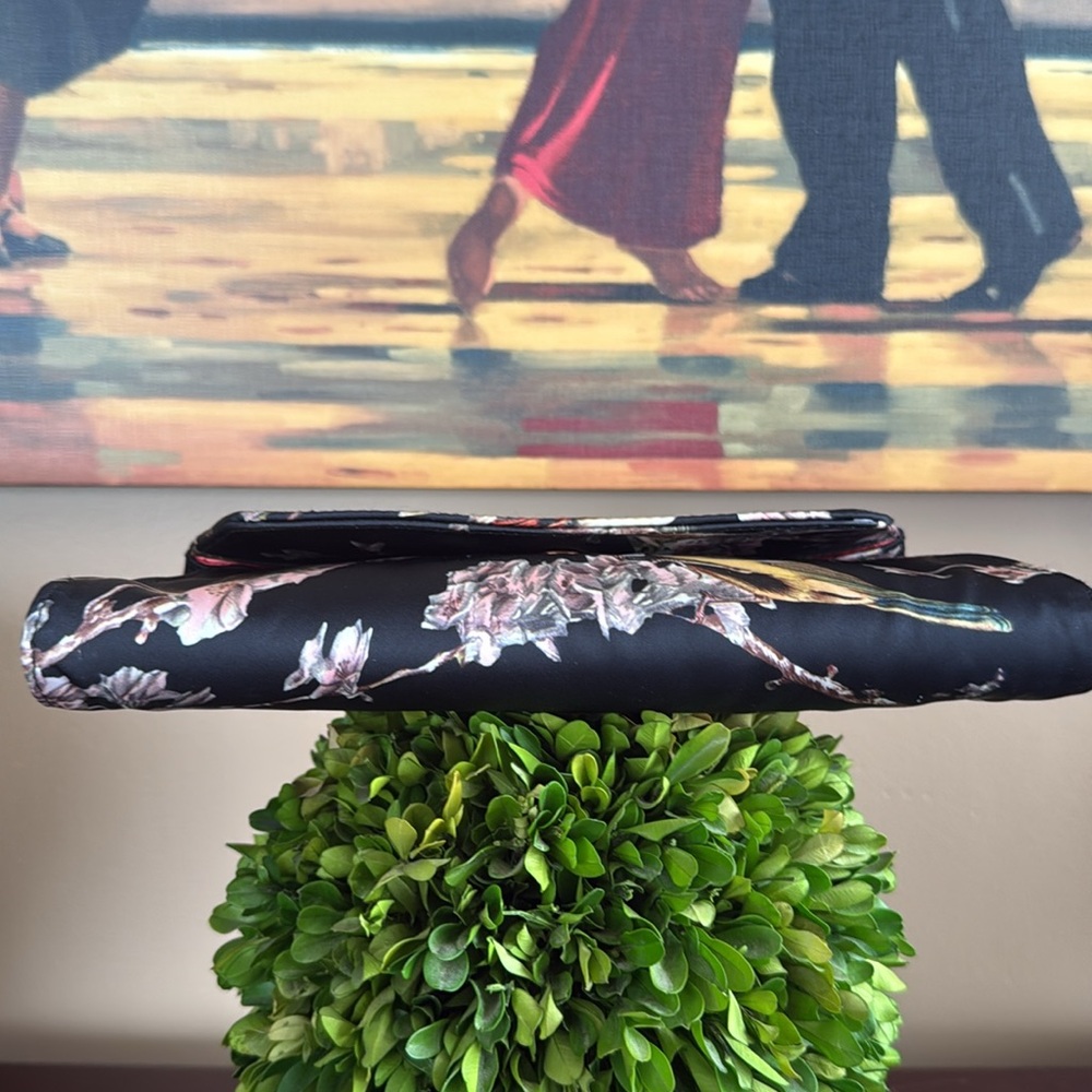 TED BAKER 🖤BLACK🖤 FLORAL BIRD ENVELOPE CLUTCH 🌟EUC🌟 - Picture 7 of 16